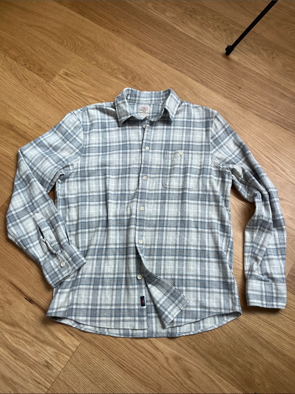 Faherty Men’s Super Brushed Flannel in Grey Falls  Plaid Button-Down size L